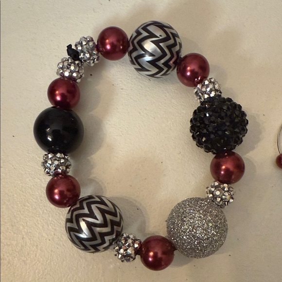 Elegant Maroon and Silver Beaded Elastic Bracelet Set - Picture 5 of 7